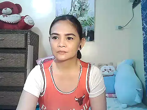 Snapshot of Kisses-13 chatting on May 2026 01:29:01 PM Kisses-13 online show from May 2026 01:29:01 PM