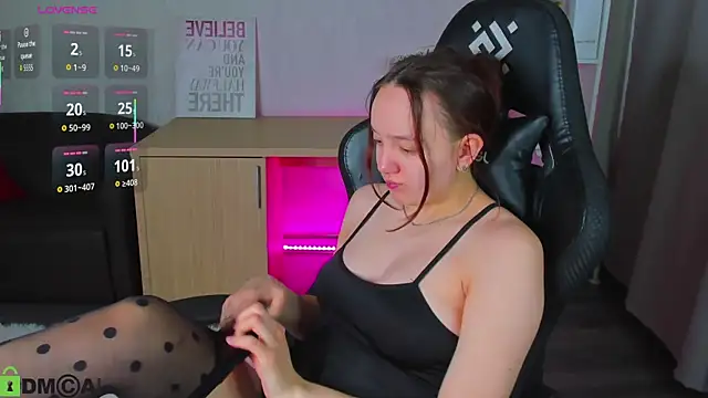 Snapshot of Fera1_Berry chatting on March 2026 12:27:02 AM Fera1 Berry online show from March 2026 12:27:02 AM