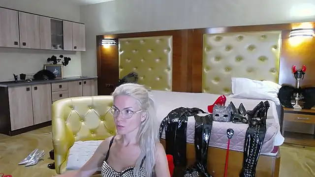 DomCaprisse online show from September 2025 12:51:01 PM