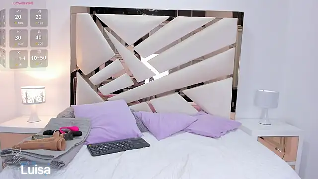 Snapshot of Naughty__Mom chatting on January 2025 01:13:01 PM Naughty Mom online show from January 2025 01:13:01 PM