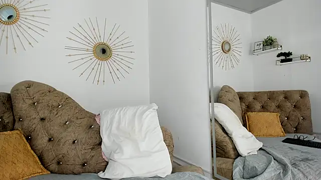 Snapshot of Naughty__Mom chatting on March 2025 06:19:01 PM Naughty Mom online show from March 2025 06:19:01 PM