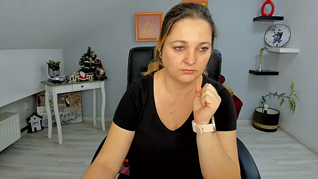 Snapshot of LollaGirl chatting on January 2025 04:26:01 AM LollaGirl online show from January 2025 04:26:01 AM