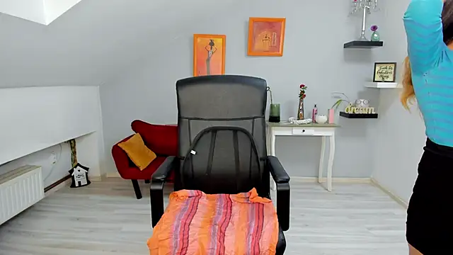 LollaGirl online show from November 2025 04:22:02 AM