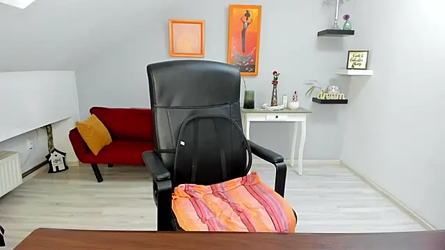 LollaGirl online show from December 2025 04:28:02 AM