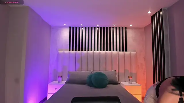 RossieRhoades online show from November 2025 08:30:02 PM