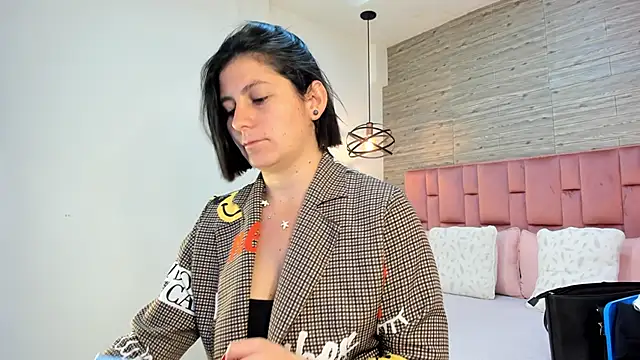 SarahDeyvis online show from January 2025 01:47:02 PM