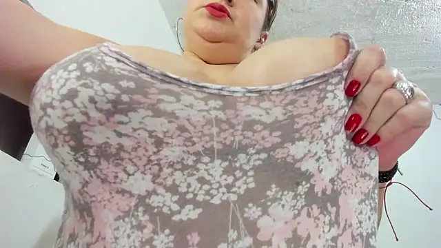 Snapshot of susy_bigboobs chatting on February 2025 03:53:01 AM susy bigboobs online show from February 2025 03:53:01 AM