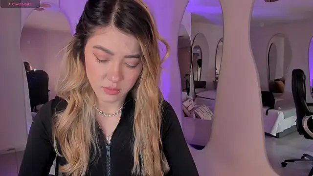 EveBensonX online show from September 2025 07:28:02 PM