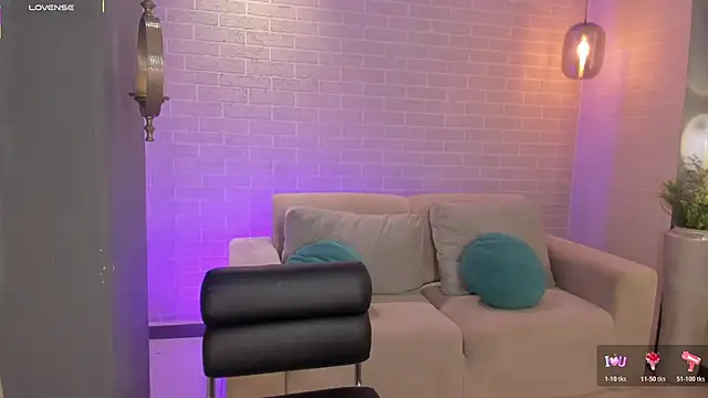 EveBensonX online show from November 2025 08:16:01 PM