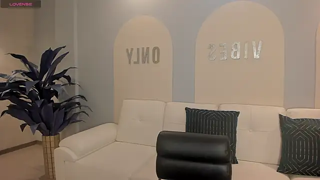 EveBensonX online show from May 2026 07:33:01 PM