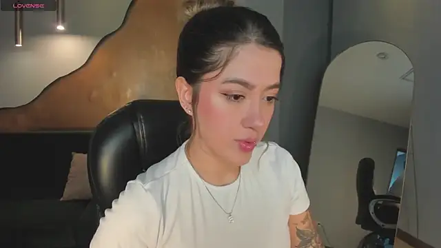EveBensonX online show from June 2026 07:13:01 PM