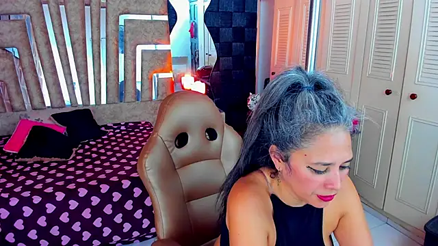 cute sassy online show from April 2026 08:03:02 PM
