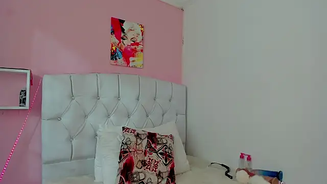 Snapshot of 18candys chatting on October 2025 09:23:02 PM 18candys online show from October 2025 09:23:02 PM