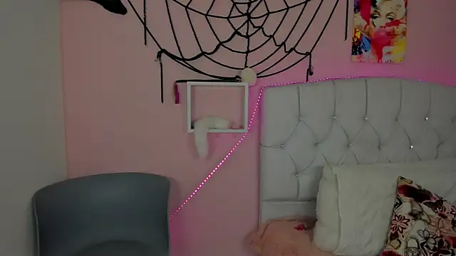 Snapshot of 18candys chatting on October 2025 10:39:02 PM 18candys online show from October 2025 10:39:02 PM