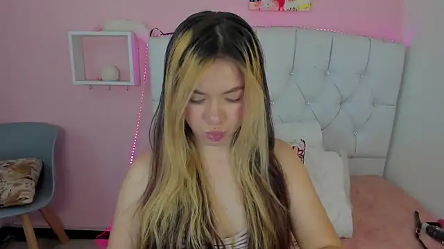 18candys online show from April 2026 12:32:01 PM