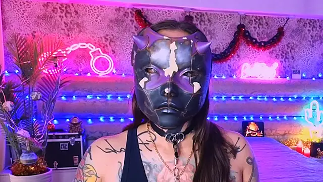 Snapshot of Cool_Freak_ chatting on November 2025 10:43:02 AM Cool Freak online show from November 2025 10:43:02 AM