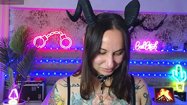 Cool Freak  online show from May 2026 10:10:01 AM