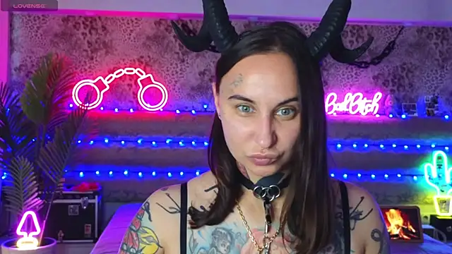 Cool Freak  online show from June 2026 10:19:01 AM