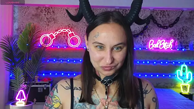 Cool Freak  online show from June 2026 10:19:02 AM