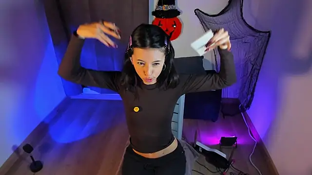 Snapshot of NanaRott chatting on October 2025 11:21:02 PM NanaRott online show from October 2025 11:21:02 PM