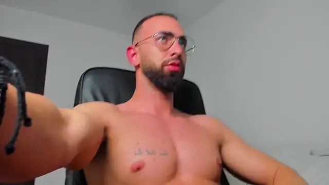 Snapshot of MichaelMasterss chatting on December 2024 12:09:02 AM MichaelMasterss online show from December 2024 12:09:02 AM