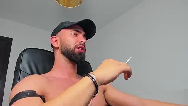 Snapshot of MichaelMasterss chatting on December 2024 12:34:01 AM MichaelMasterss online show from December 2024 12:34:01 AM