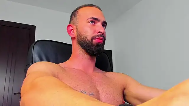 Snapshot of MichaelMasterss chatting on December 2024 09:17:01 PM MichaelMasterss online show from December 2024 09:17:01 PM