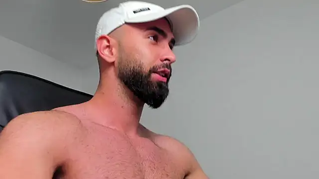 Snapshot of MichaelMasterss chatting on December 2024 02:45:02 AM MichaelMasterss online show from December 2024 02:45:02 AM