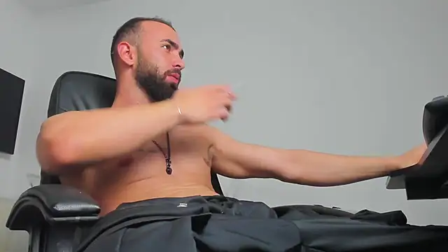 Snapshot of MichaelMasterss chatting on December 2024 09:08:02 PM MichaelMasterss online show from December 2024 09:08:02 PM