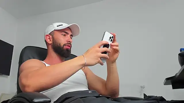 Snapshot of MichaelMasterss chatting on December 2024 08:47:02 PM MichaelMasterss online show from December 2024 08:47:02 PM