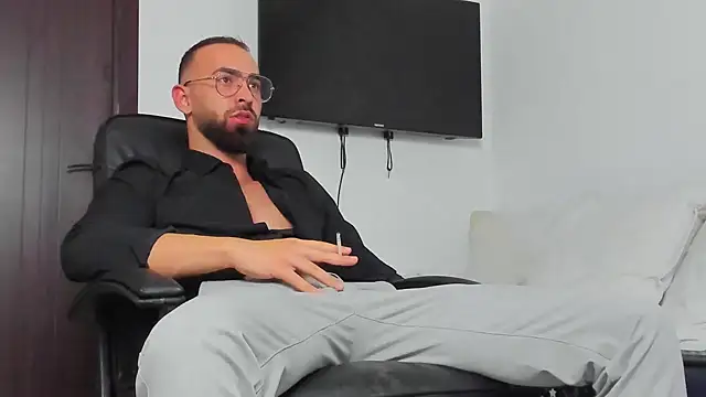 Snapshot of MichaelMasterss chatting on January 2025 09:55:02 PM MichaelMasterss online show from January 2025 09:55:02 PM