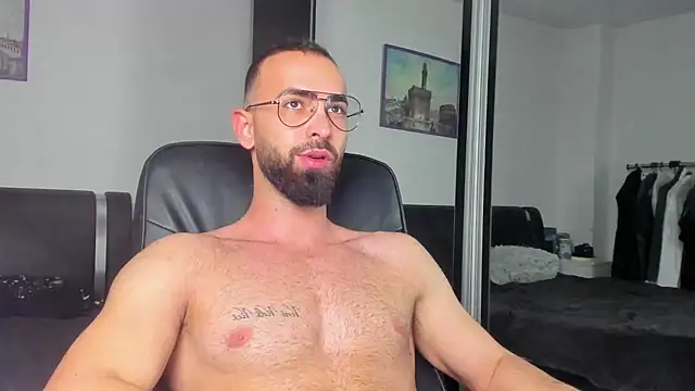 Snapshot of MichaelMasterss chatting on January 2025 09:42:02 PM MichaelMasterss online show from January 2025 09:42:02 PM