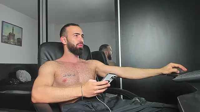 Snapshot of MichaelMasterss chatting on February 2025 02:02:01 PM MichaelMasterss online show from February 2025 02:02:01 PM