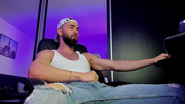 Snapshot of MichaelMasterss chatting on February 2025 06:47:02 AM MichaelMasterss online show from February 2025 06:47:02 AM