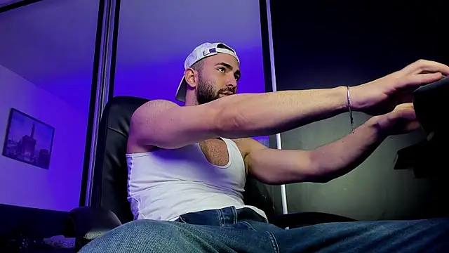 Snapshot of MichaelMasterss chatting on February 2025 02:20:02 PM MichaelMasterss online show from February 2025 02:20:02 PM