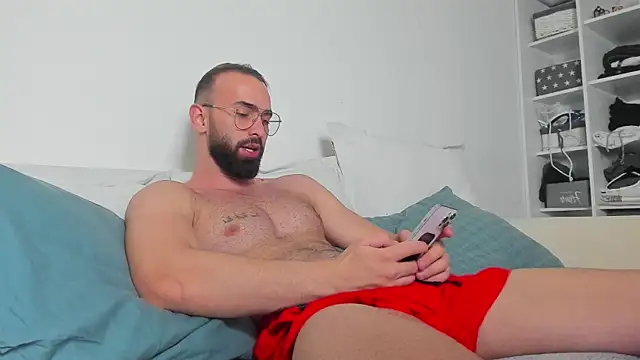 Snapshot of MichaelMasterss chatting on October 2025 07:14:01 PM MichaelMasterss online show from October 2025 07:14:01 PM