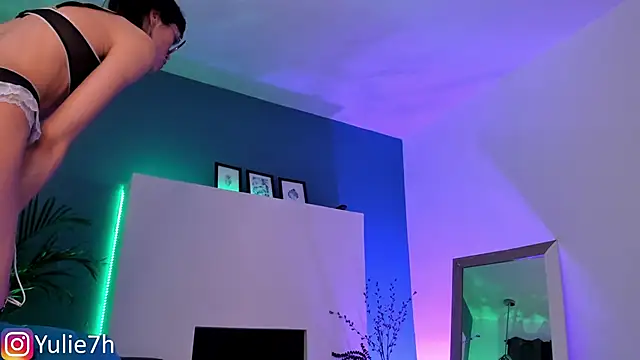  Jessy Moon  online show from September 2025 08:10:01 PM