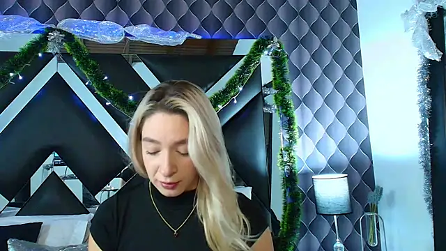 Snapshot of victoriaa_lee_ chatting on December 2024 07:34:02 PM victoriaa lee online show from December 2024 07:34:02 PM