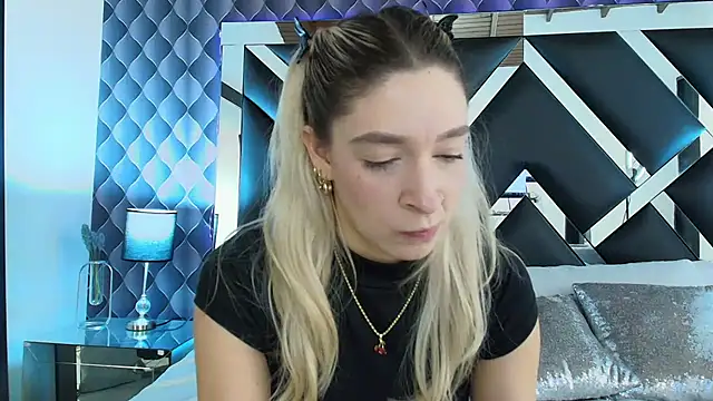 Snapshot of victoriaa_lee_ chatting on January 2025 06:59:02 PM victoriaa lee online show from January 2025 06:59:02 PM