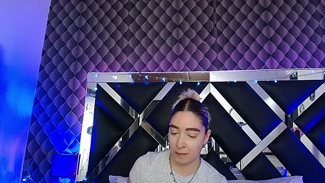 victoriaa lee  online show from June 2026 07:17:01 PM