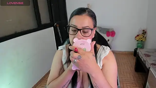 Snapshot of smile_sweetpao chatting on February 2026 12:12:01 PM smile sweetpao online show from February 2026 12:12:01 PM