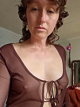 Snapshot of mossy_kiss chatting on November 2025 04:07:02 PM mossy kiss online show from November 2025 04:07:02 PM