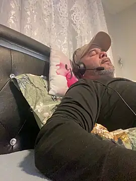 Cristian-Brayan online show from February 2026 06:12:01 PM