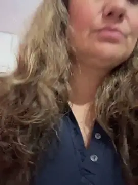 Snapshot of gabiTetas chatting on October 2025 10:43:02 PM gabiTetas online show from October 2025 10:43:02 PM