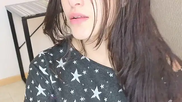 Alexa Thaylor  online show from June 2026 04:06:01 PM