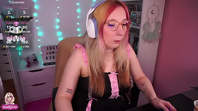 Snapshot of JustKerry chatting on November 2025 09:43:01 AM JustKerry online show from November 2025 09:43:01 AM