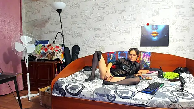 Snapshot of KagamiTayga chatting on December 2025 03:02:01 AM KagamiTayga online show from December 2025 03:02:01 AM