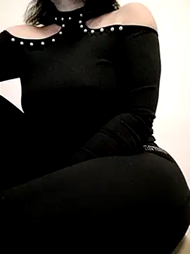 Snapshot of ROXOLANAA_SEXY chatting on February 2025 02:18:01 AM ROXOLANAA SEXY online show from February 2025 02:18:01 AM