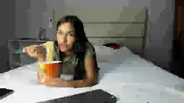 Aurora Vanir online show from December 2024 01:18:01 AM