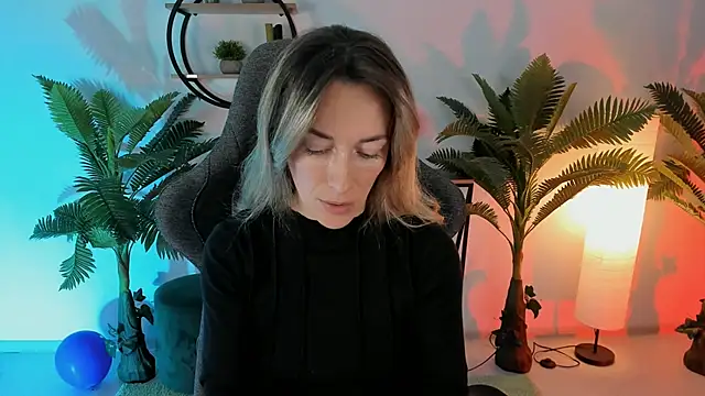 Snapshot of RebeccaMartinez chatting on December 2024 05:07:01 AM RebeccaMartinez online show from December 2024 05:07:01 AM